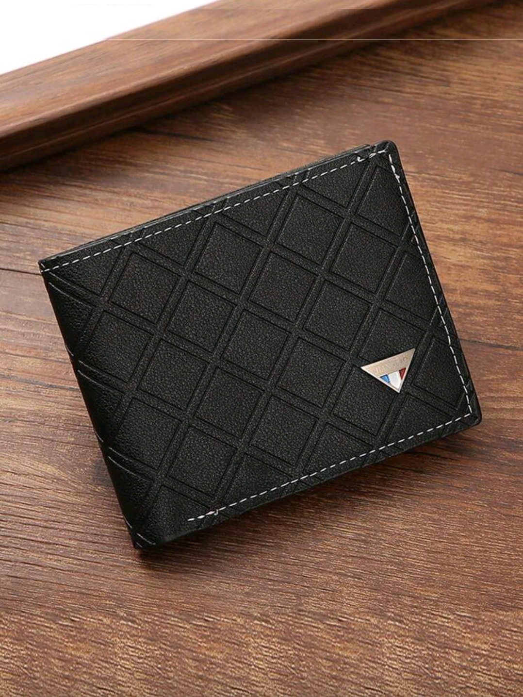 BILLETERA NEGRA PARA HOMBRE ETIQUETA DE METAL TRIANGULO CON REMARCADO DE CUADROS M36